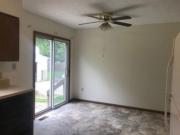 3rd image of 732 Loomis Ave