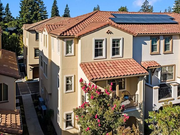4th image of 120 Minaret Ave