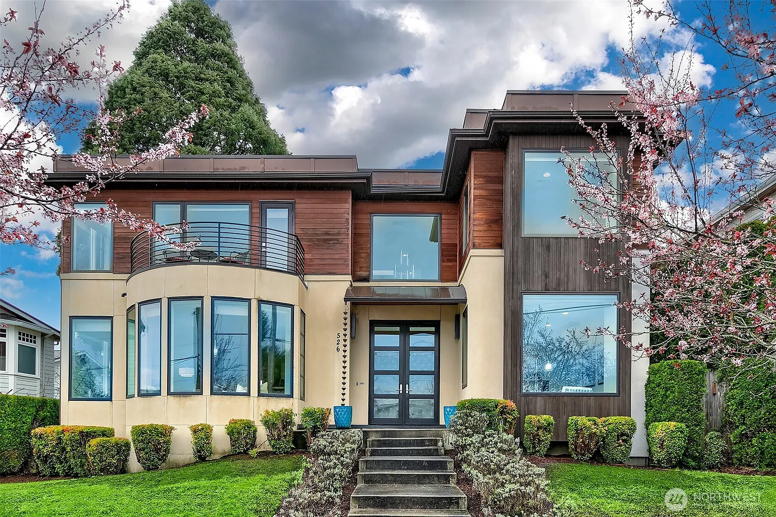 526 14th Avenue W photo 1