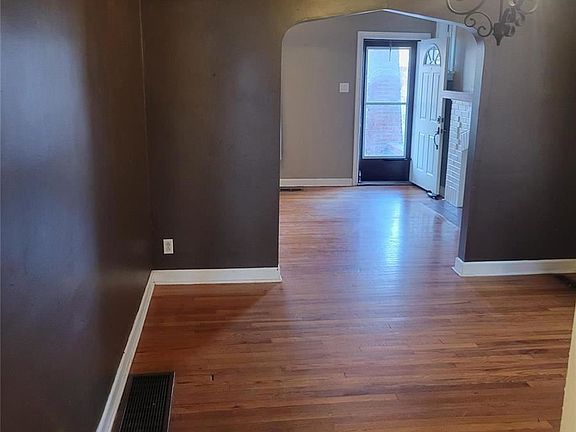 5th image of 3656 Wilmington Ave