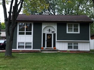 1113 Lawndale Dr, Menasha, WI 54952