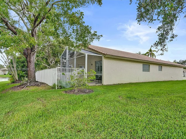 4108 Sapphire Ter — Photo 32