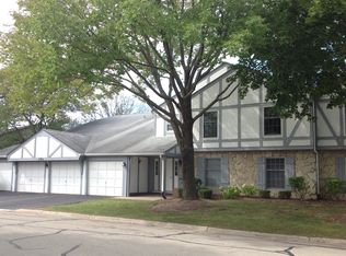 2163 Lancaster Cir APT 102-B, Naperville, IL 60565