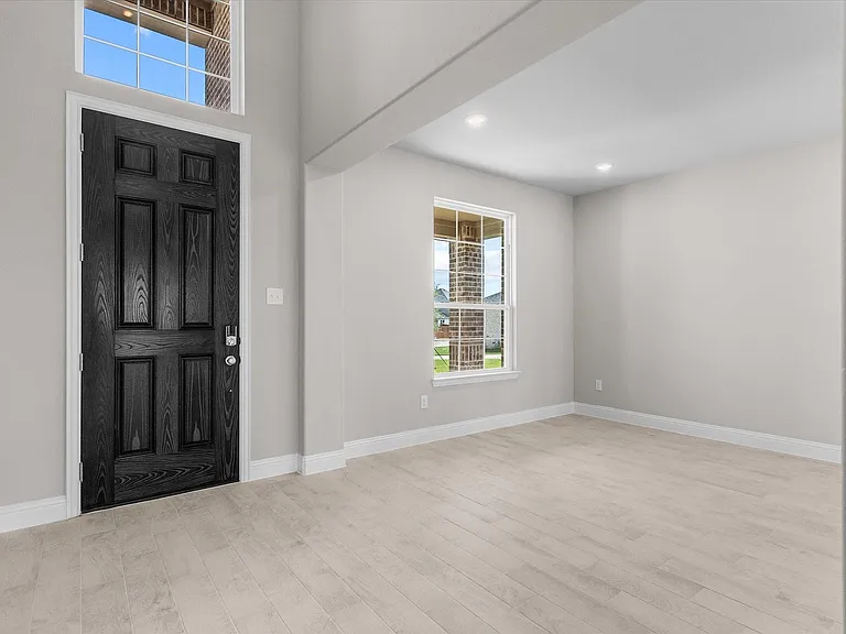 401 Parrino Pkwy — Photo 3