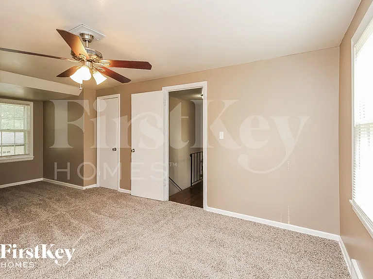 3609 NE 49th Ter — Photo 11