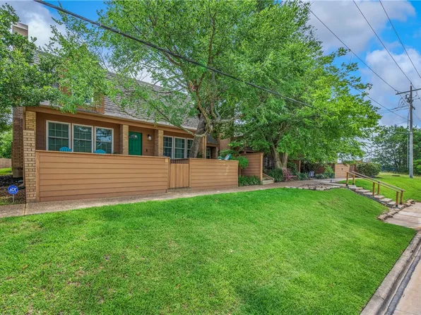 3122 Camelot Dr APT 11, Bryan, TX 77802