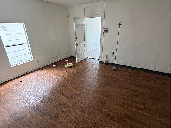 5th image of 1906 Walnut St