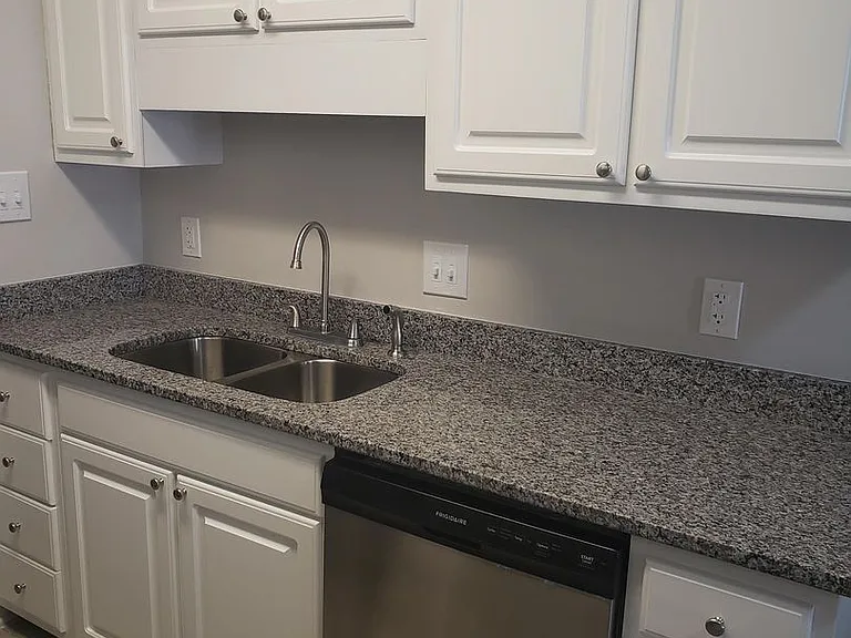 Waterway Crossing Apartments — Photo 17