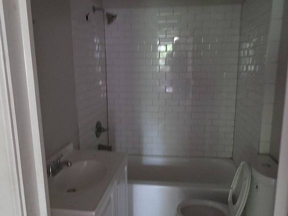 4th image of 1717 Sora St