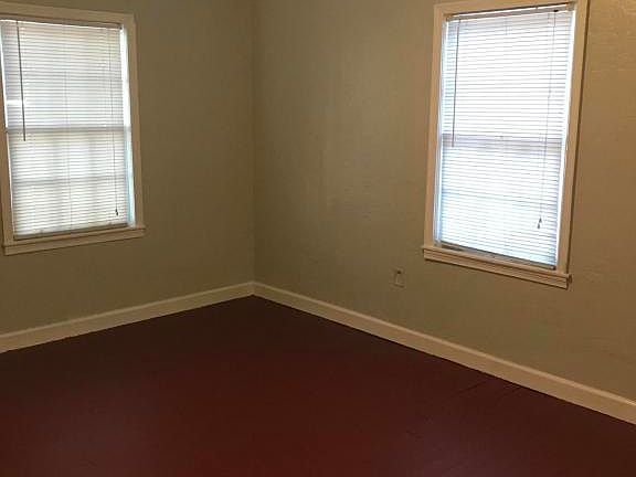 5th image of 2146 Louise St