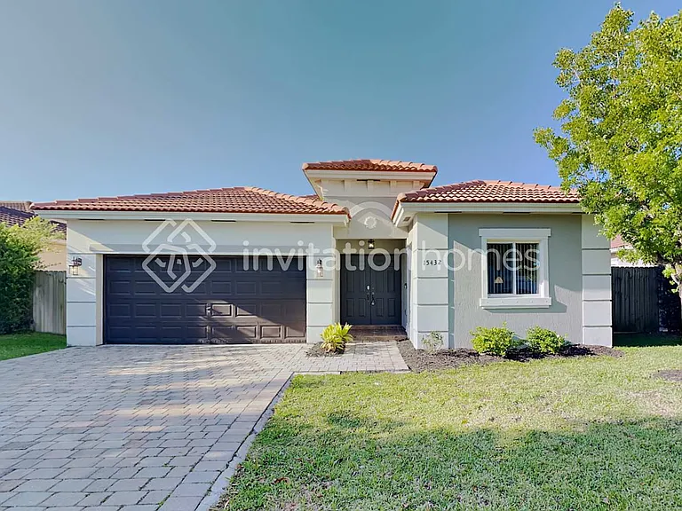 15432 SW 183rd Ter — Photo 1