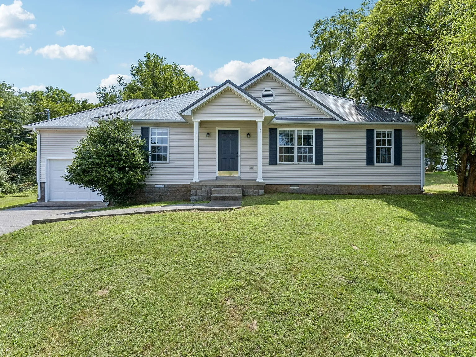 3 bed, 2.0 bath, 1272 sqft, $1,850 — Photo 1
