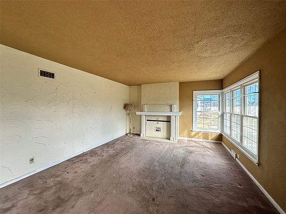 4th image of 422 42nd St NE