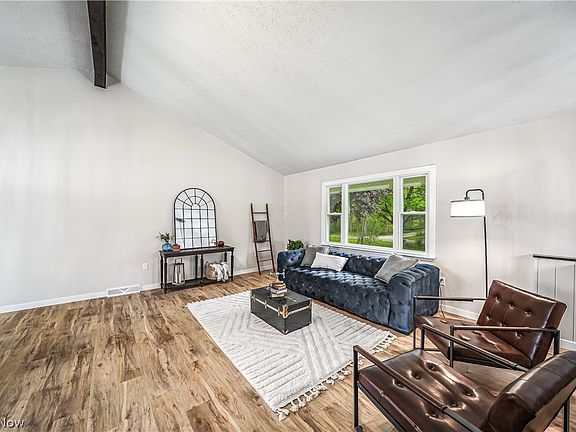 2nd image of 9564 Wolf Rd
