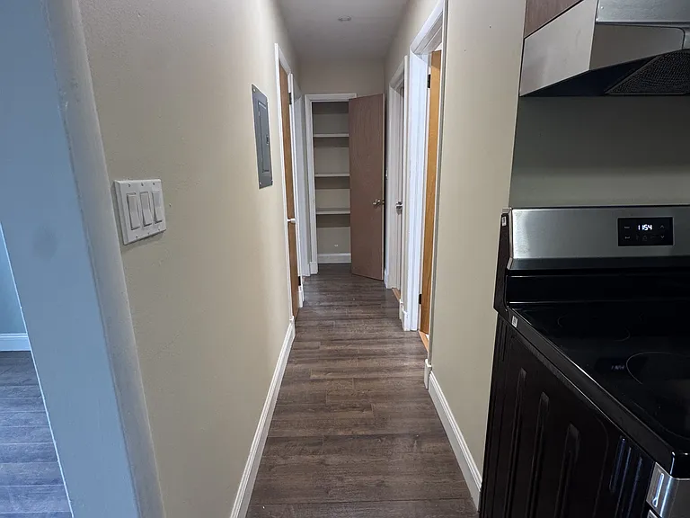 400 Riverside Dr #13 — Photo 4