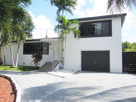 2nd image of 12125 NE Miami Ct