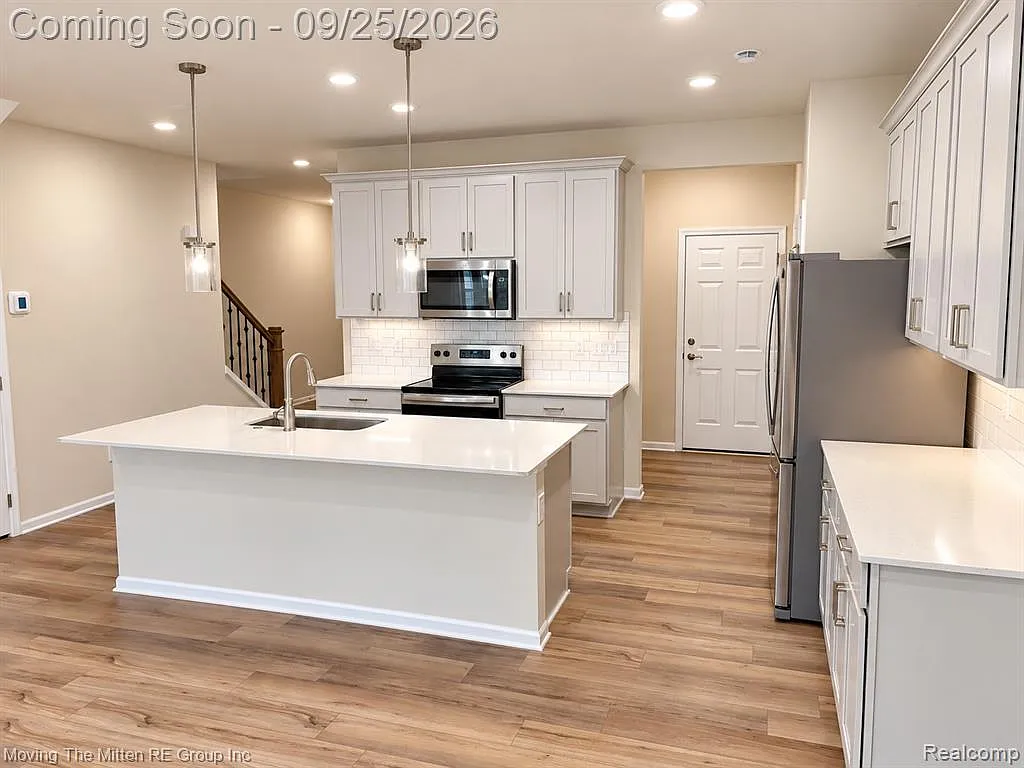 3 bed, 2.5 bath, 2083 sqft, $3,000 — Photo 4