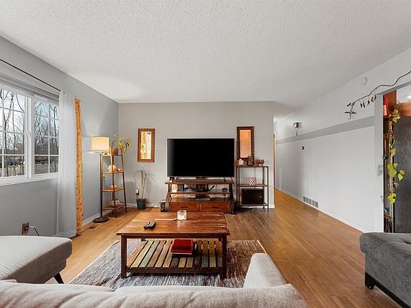 3rd image of 800 Lakeside Dr
