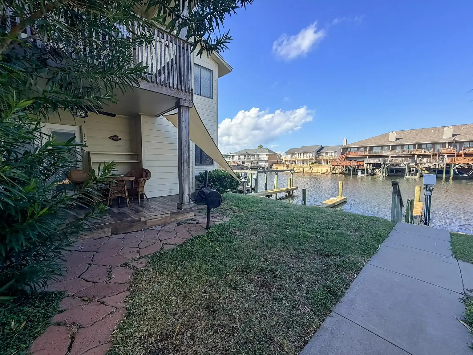 2 bed, 921 sqft, $2,300 — Photo 4