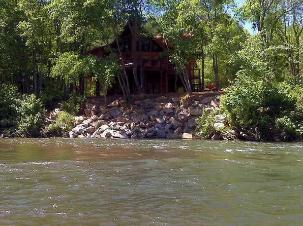136 River Front Dr, Copperhill, TN 37317