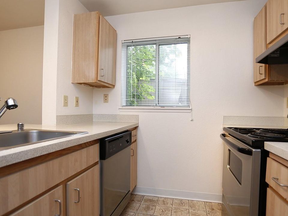 1st image of 16626 6th Ave W APT M201