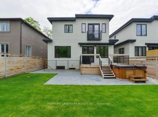 597 Montbeck Cres, Mississauga, ON L5G 1N9