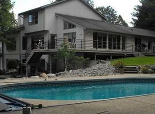 62375 Chestnut Dr, Sturgis, MI 49091