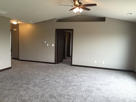 4th image of 2210 Sunrise Ave