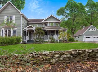 60 Harbor Watch Ct, Sag Harbor, NY 11963