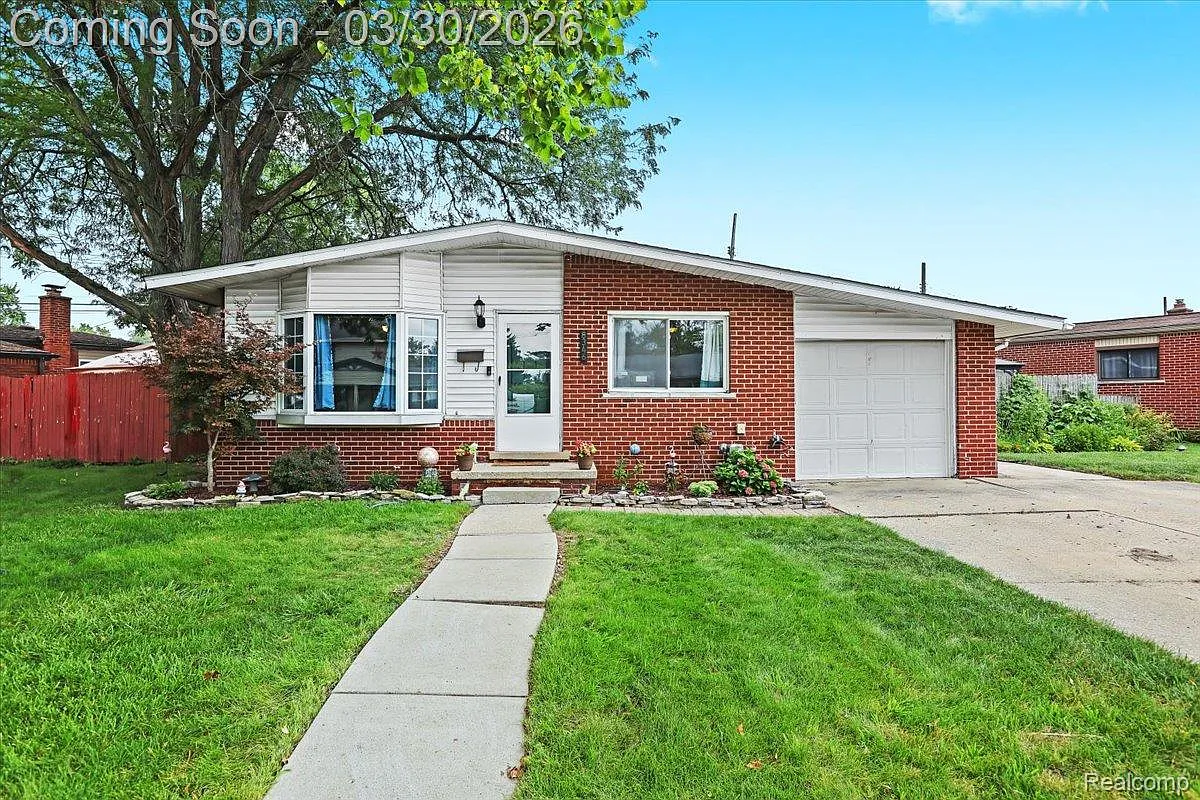 8346 Hillcrest Blvd photo 1