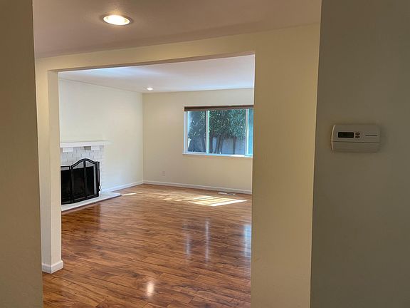 4th image of 426 Pinehurst Ave