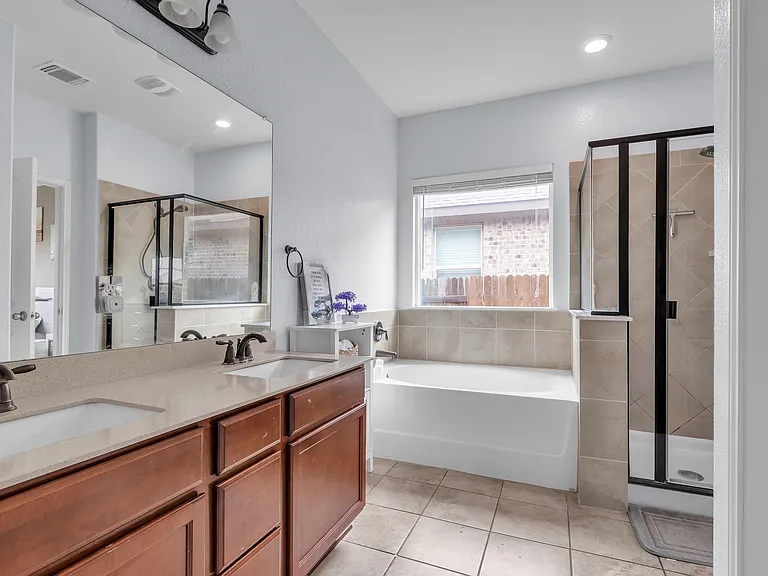 128 Kavanaugh St — Photo 17