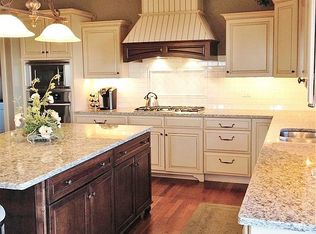 12 Brookline Ct, Bloomington, IL 61705