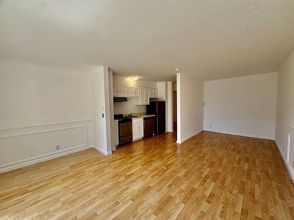 4th image of 2302 Pacific Ave Unit 312