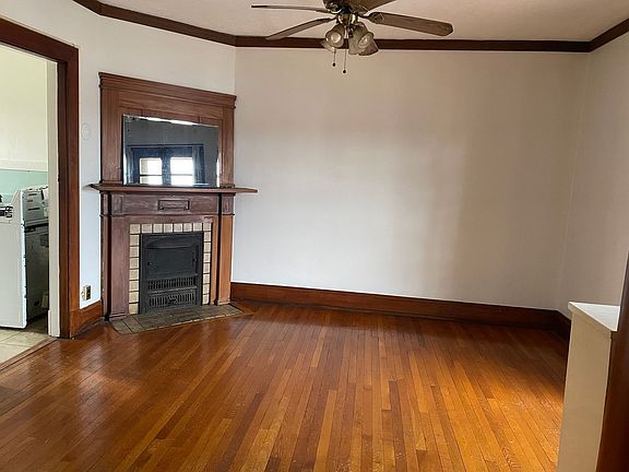 2nd image of 302 W Grand Ave APT 6