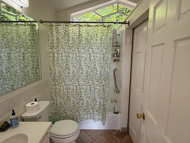 Lovely bath on the main level.