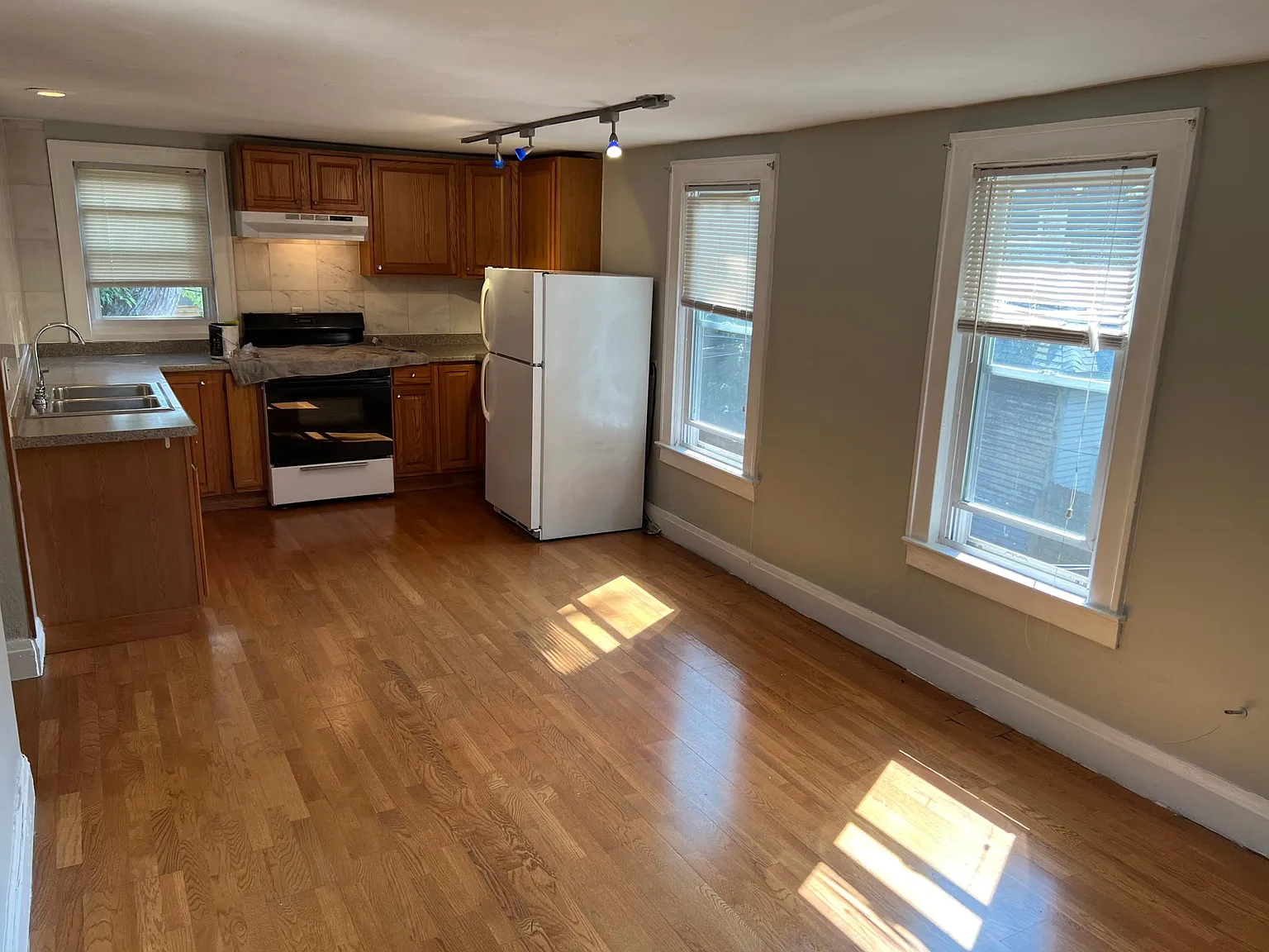 174 Lancaster Ave — Photo 2