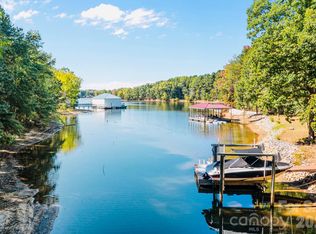 19322 Yachtman Dr, Cornelius, NC 28031