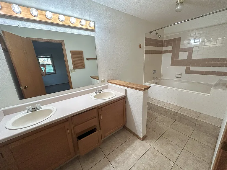 2800 Sundown Ln #J107 — Photo 6