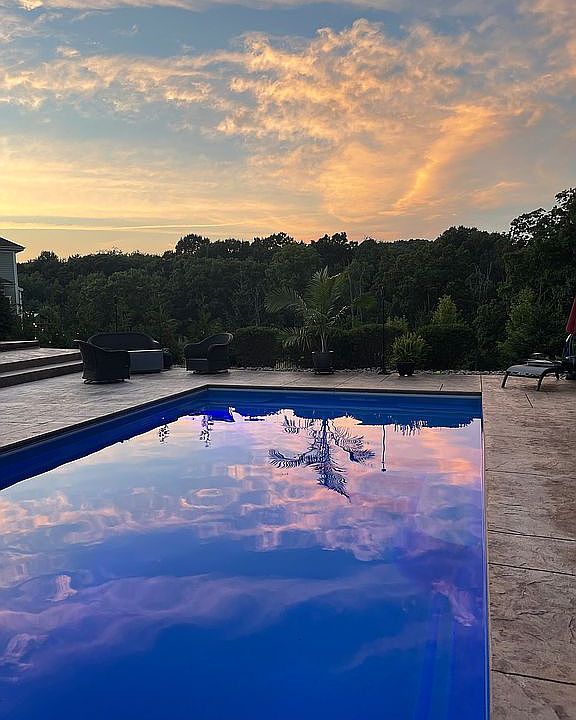 2nd image of 108 Castle Brook Dr