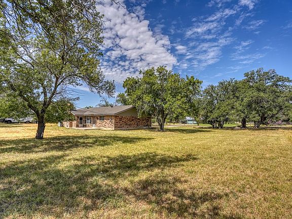 3rd image of 104 Live Oak Drive