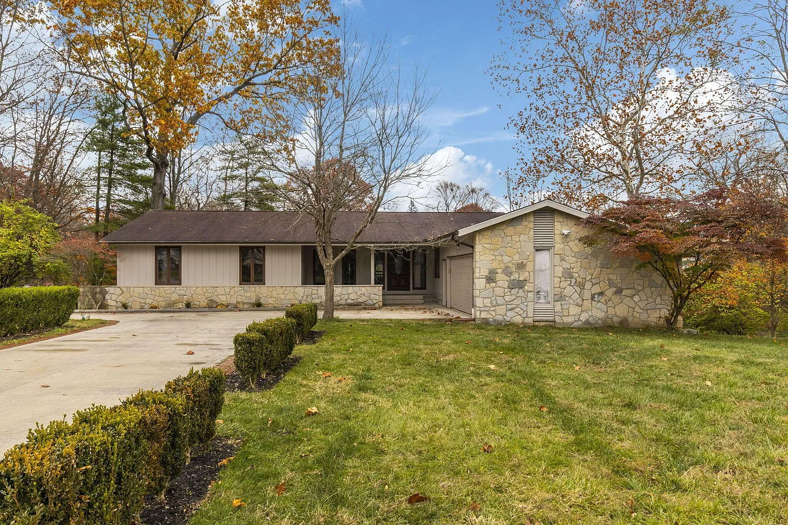 834 Persimmon Pl photo 1