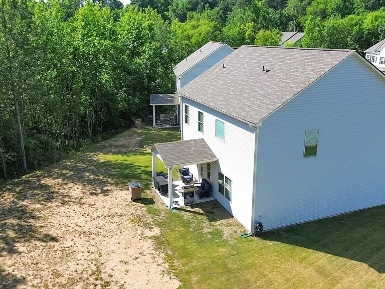 135 Collington Cir — Photo 24