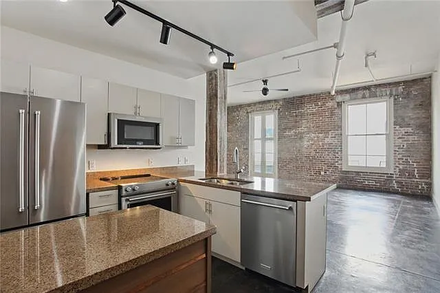900 S Peters St #2 — Photo 7