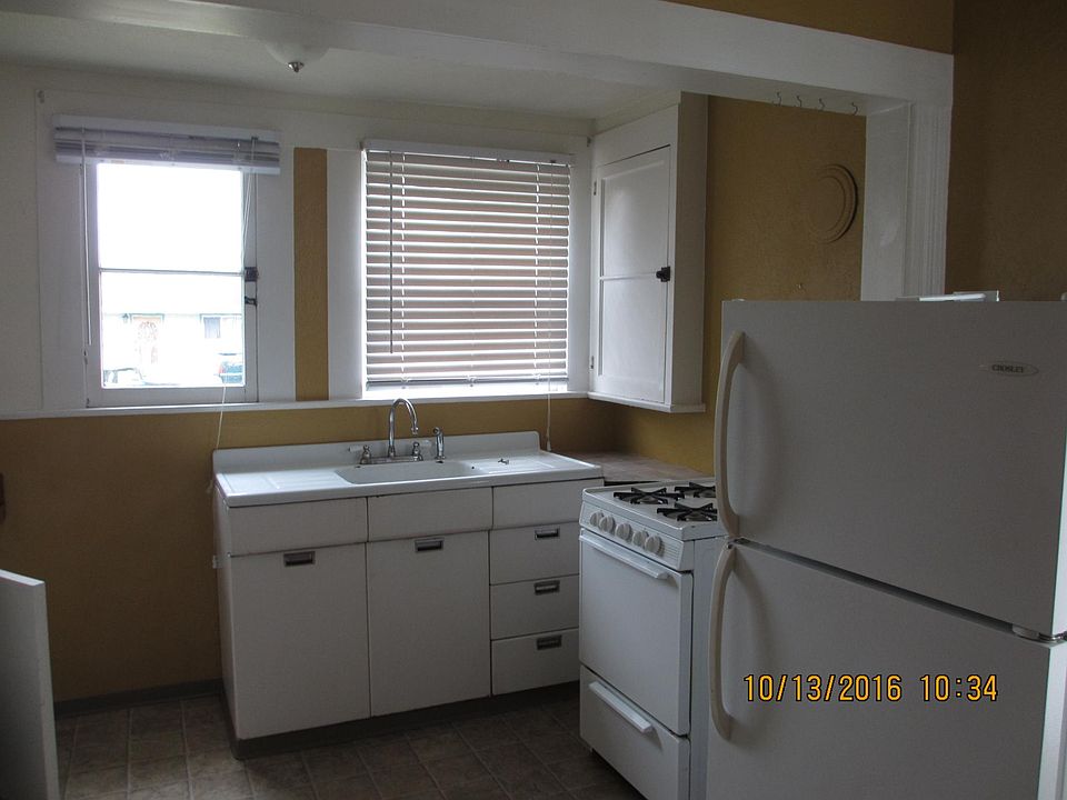 2nd image of 3132 Summer St