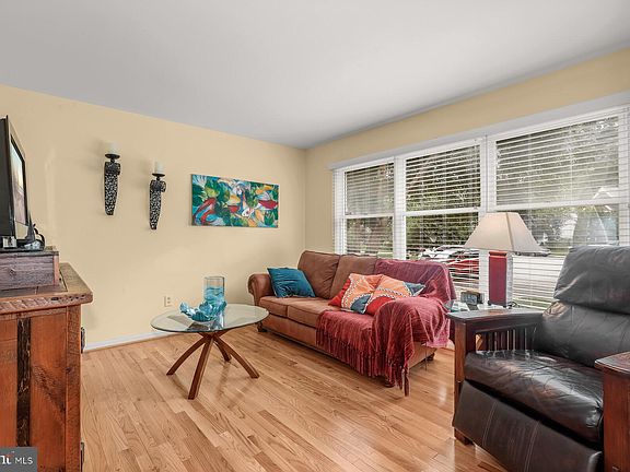 5th image of 942 Langdon Ct