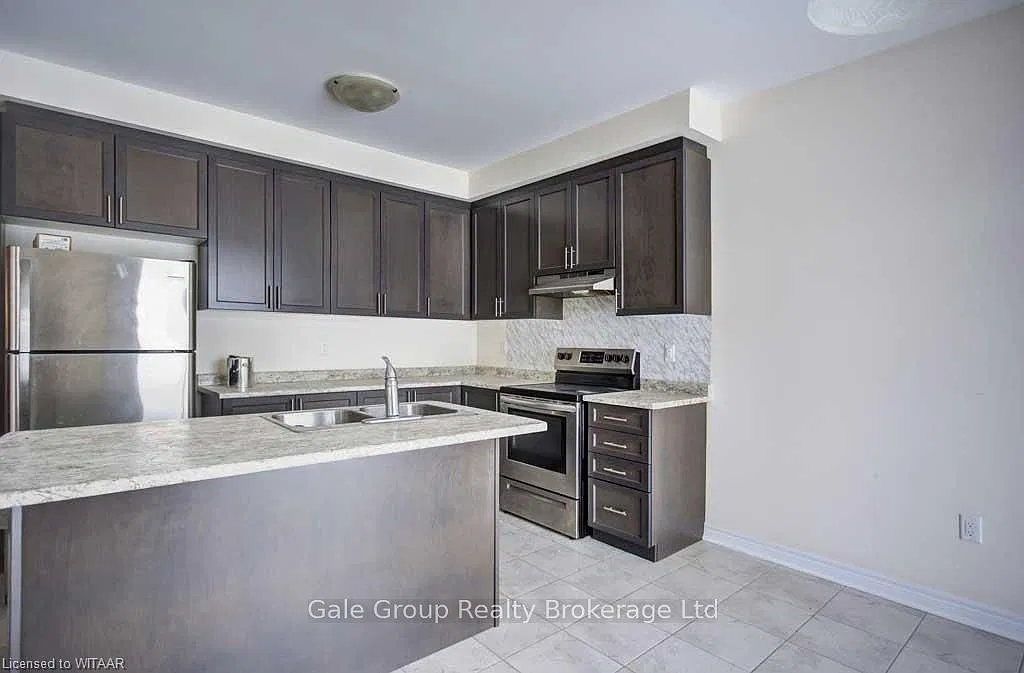 4 bed, $2,449 — Photo 2