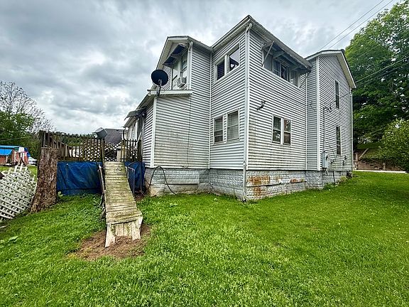 3rd image of 823 S Spring St