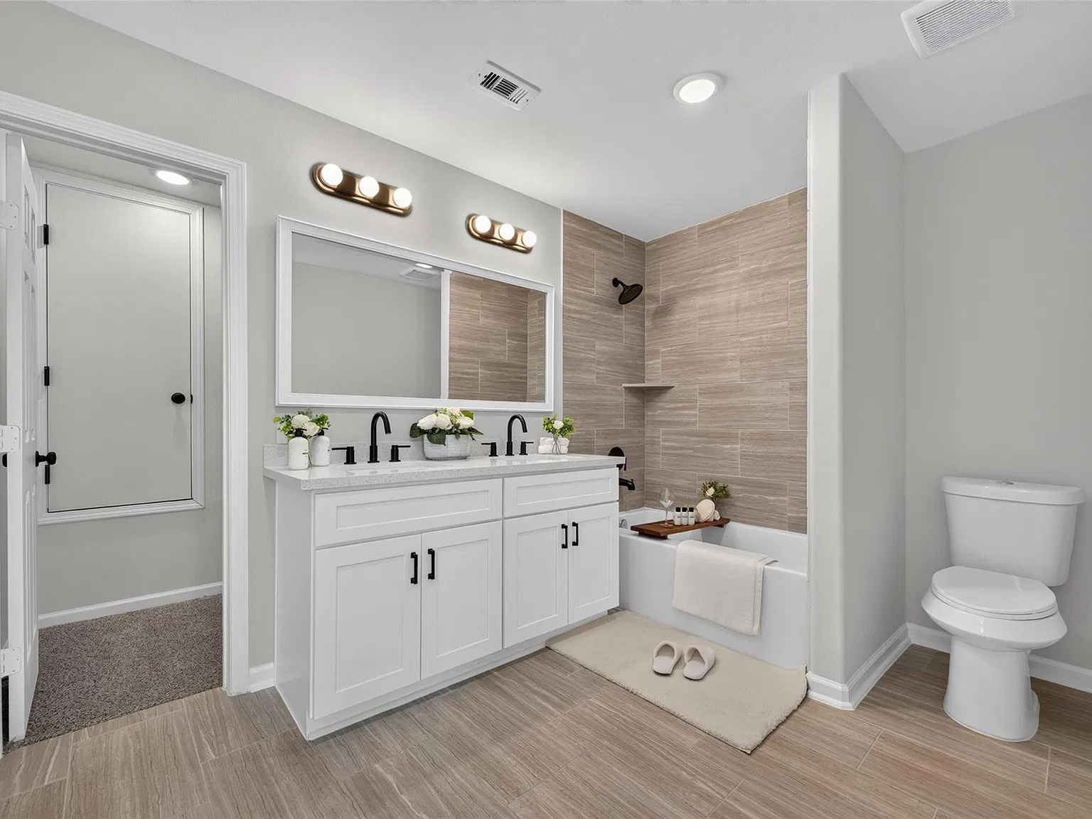 3 bed, 2.5 bath, 1710 sqft, $1,998 — Photo 3