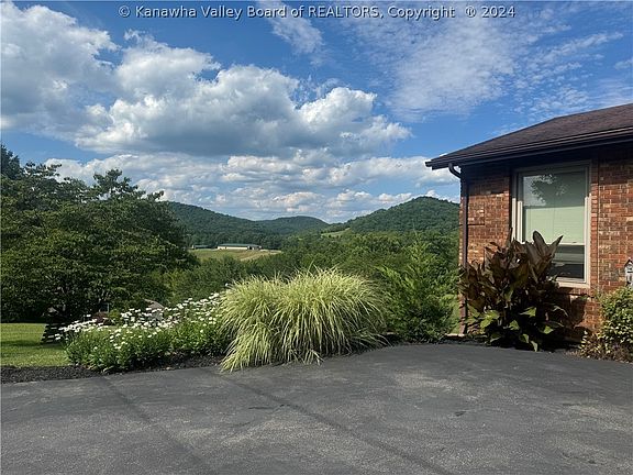 4th image of 97 Grandview Ests